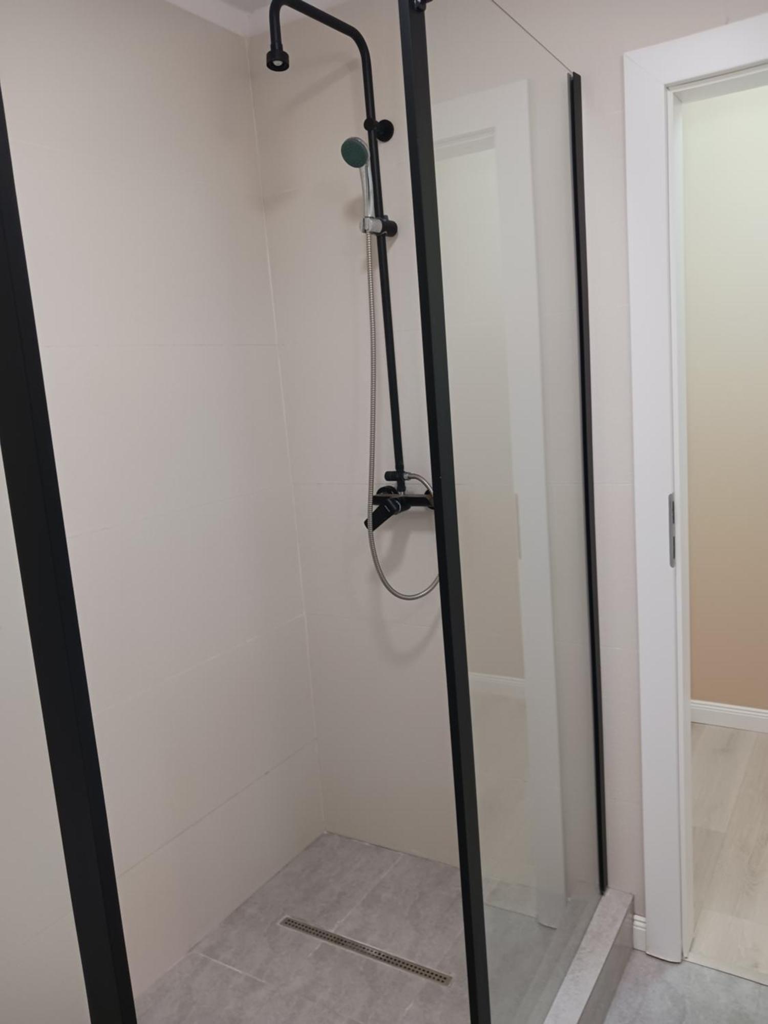 Myky Mouse Nu Primesc Santieristi Si Petrecareti Apartman Bukarest Kültér fotó