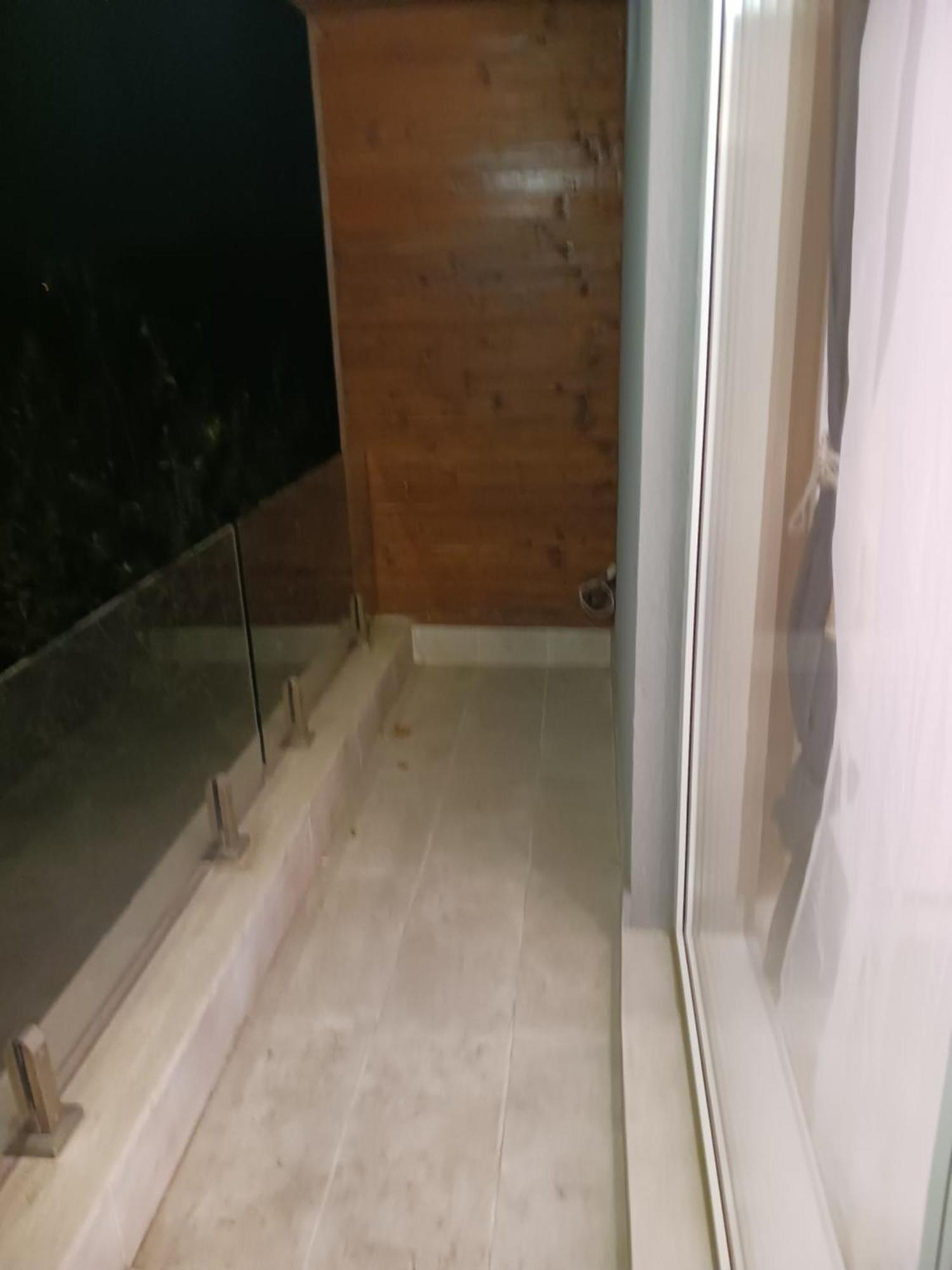 Myky Mouse Nu Primesc Santieristi Si Petrecareti Apartman Bukarest Kültér fotó