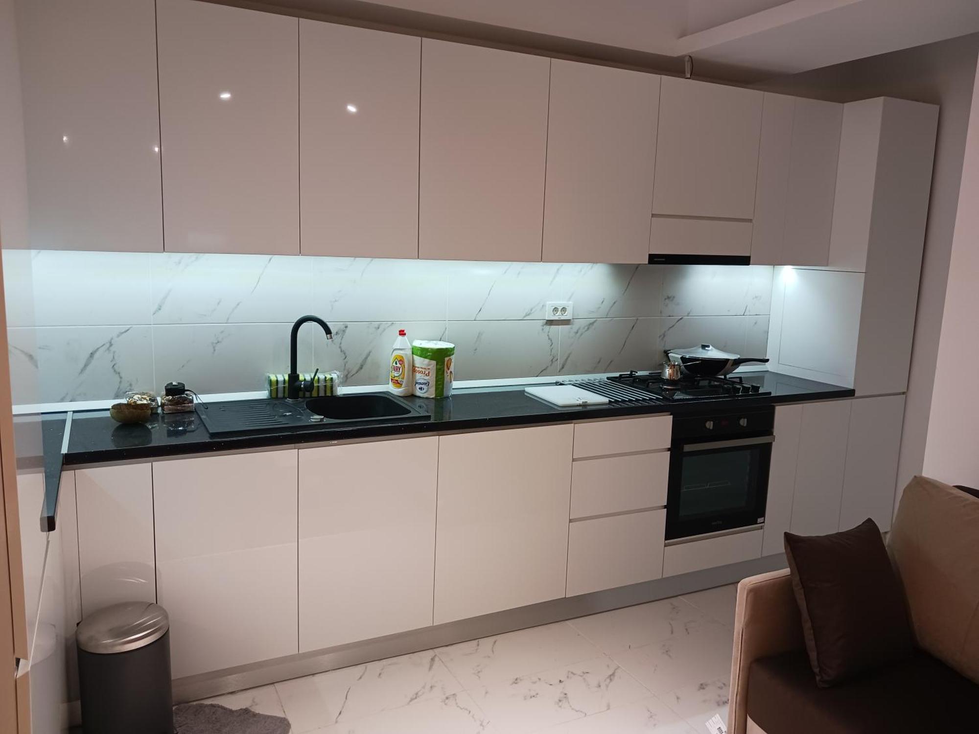 Myky Mouse Nu Primesc Santieristi Si Petrecareti Apartman Bukarest Kültér fotó
